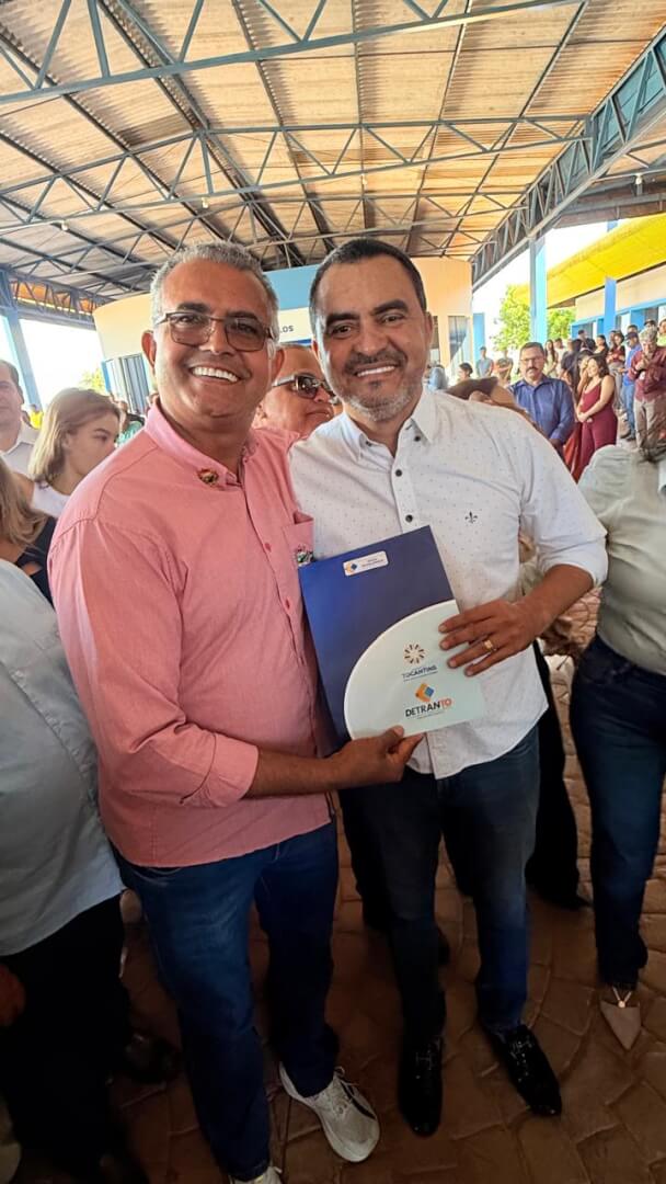 Na manhã dessa quinta-feira 25, na inauguração da reforma do DETRAN Palmas, assinando conjuntamente com nosso Governador Wanderley Barbosa e Presidente do DETRAN Hercy Filho o Termo de Anuência e Adesão para implantação de sinalização viária no município de Nova Rosalândia!